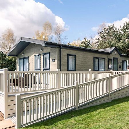 Ashworth Lodge With Hot Tub Barmby on the Moor Eksteriør billede