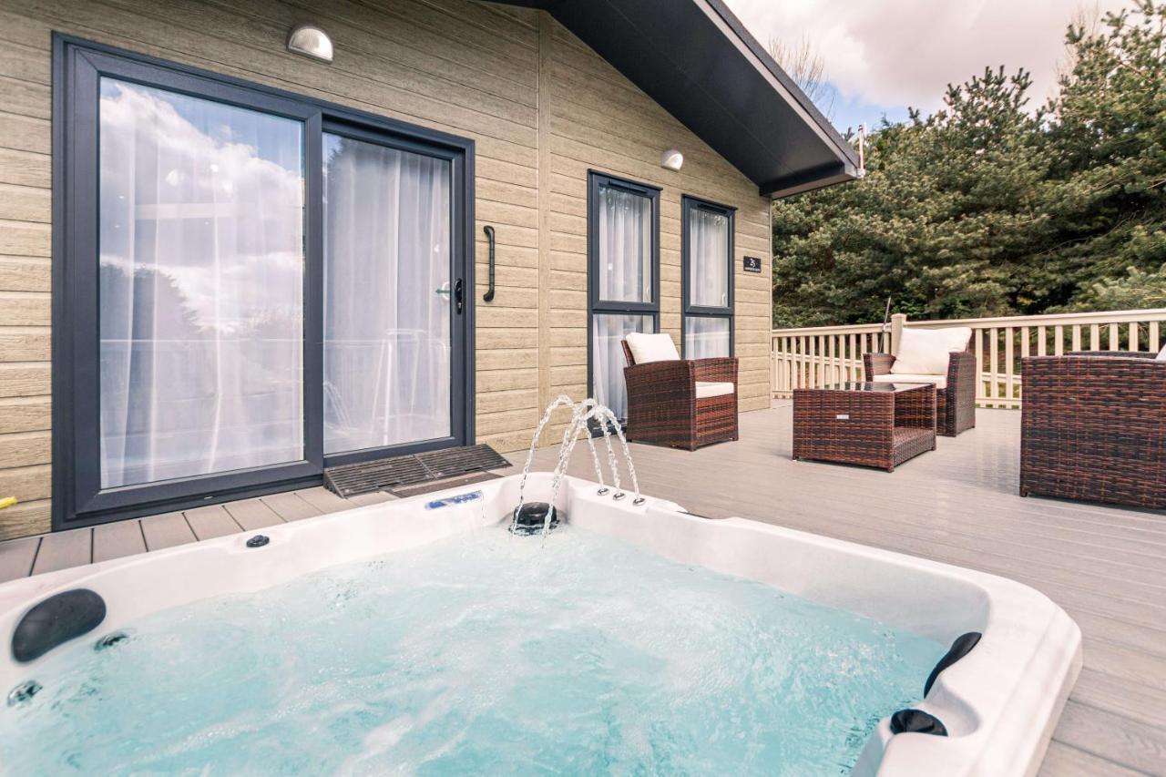Ashworth Lodge With Hot Tub Barmby on the Moor Eksteriør billede