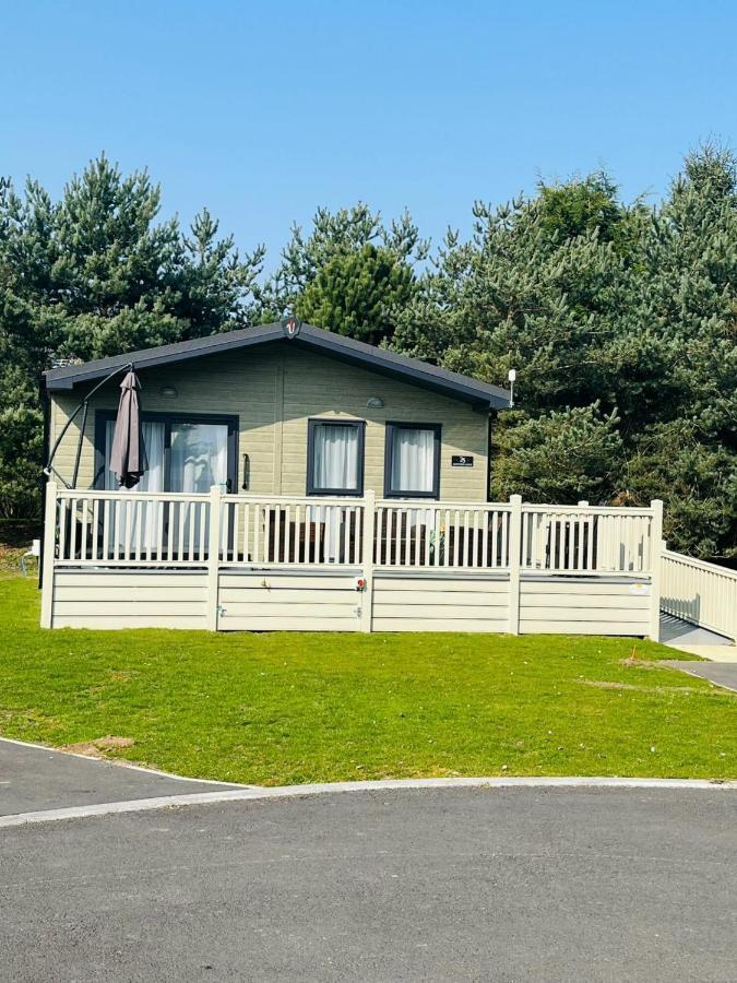 Ashworth Lodge With Hot Tub Barmby on the Moor Eksteriør billede
