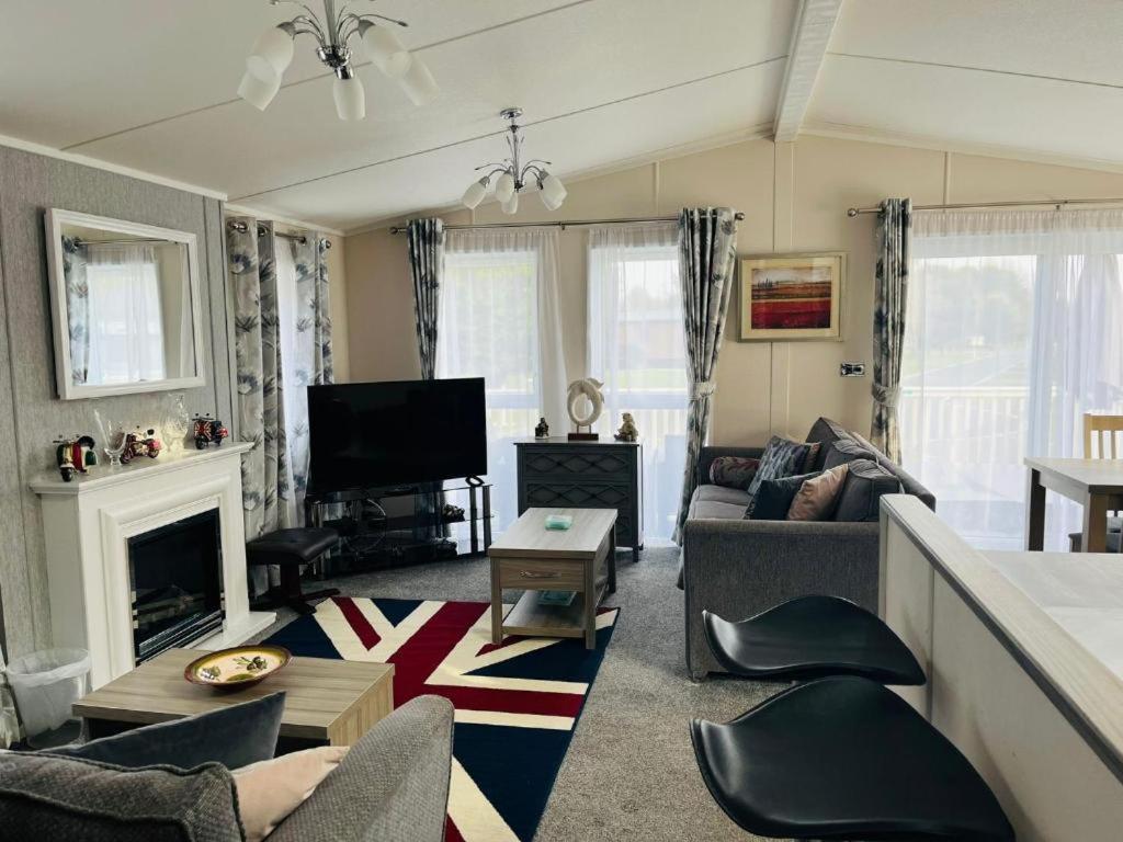 Ashworth Lodge With Hot Tub Barmby on the Moor Værelse billede